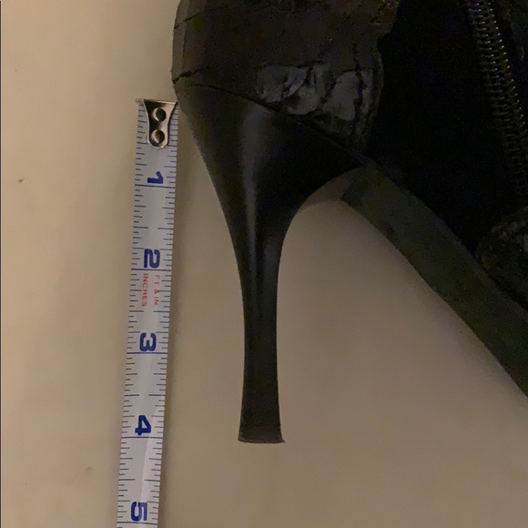 Donald J Pliner Vane Suede and Leather Embossed - Picture 7 of 7